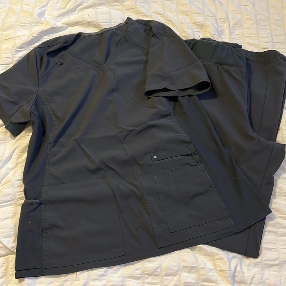 Cherokee iFlex Scrub set